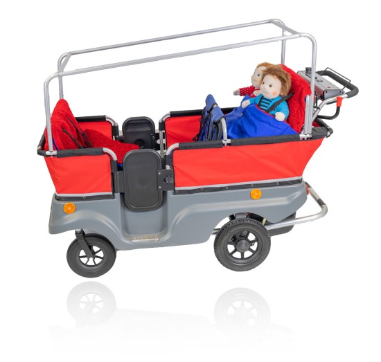 Preview: Winther Kinderbus Fußsack in Aktion