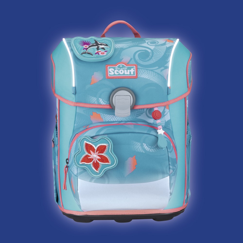 Scout Neo Aloha leuchtet mit Lichtleitern und retroreflektierenden Flächen im Dunkeln